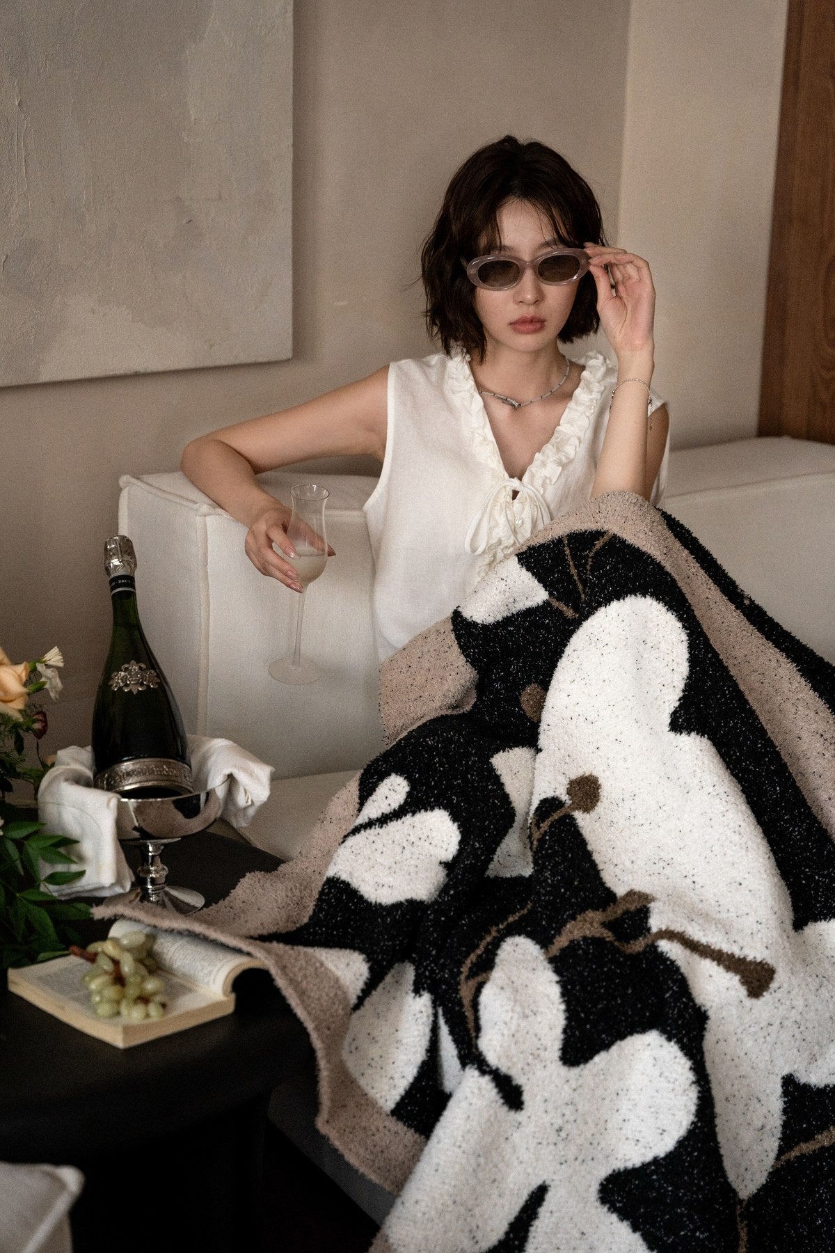 Half-Velvet Knit Throw Blanket - Floating Flowers - image 5